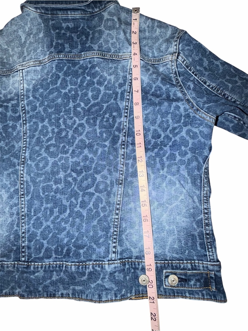 LuLaRoe “Harvey” Cheetah Print Light Wash Denim Cropped Jacket - Picture 5 of 10